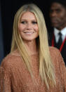 <p>Gywneth Paltrow a peut-être fondé Goop, une entreprise spécialisée dans le bien-être, mais elle n’a pas peur de demander de l’aide de temps en temps. En effet, l’ancienne actrice a admis avoir eu recours à des injections de botox dans une <a rel="nofollow noopener" href="https://www.huffingtonpost.co.uk/2013/04/11/gwyneth-paltrow-botox-crazy_n_3061576.html" target="_blank" data-ylk="slk:interview;elm:context_link;itc:0;sec:content-canvas" class="link ">interview</a> avec <em>Harper</em><em>’</em><em>s Bazaar</em>. “J’ai peur de me faire opérer, mais revenez me voir quand j’ai la cinquantaine. Je suis prête à tout essayer. Mais, le botox, c’est fini pour moi, car j’avais l’air dingue”. <em>[Photo: Getty]</em> </p>