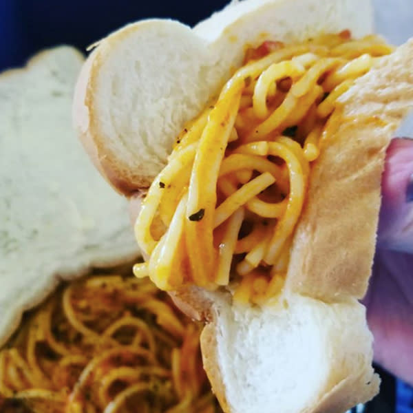 Sándwich de spaghetti, ¿lo harías? Foto: Instagram.com/_vexati0us_