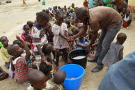 Children rescued from Boko Haram in Sambisa forest wash their hands at the Malkohi camp for Internally Displaced People in Yola, Adamawa State, Nigeria, May 3, 2015. REUTERS/Afolabi Sotunde TPX IMAGES OF THE DAY