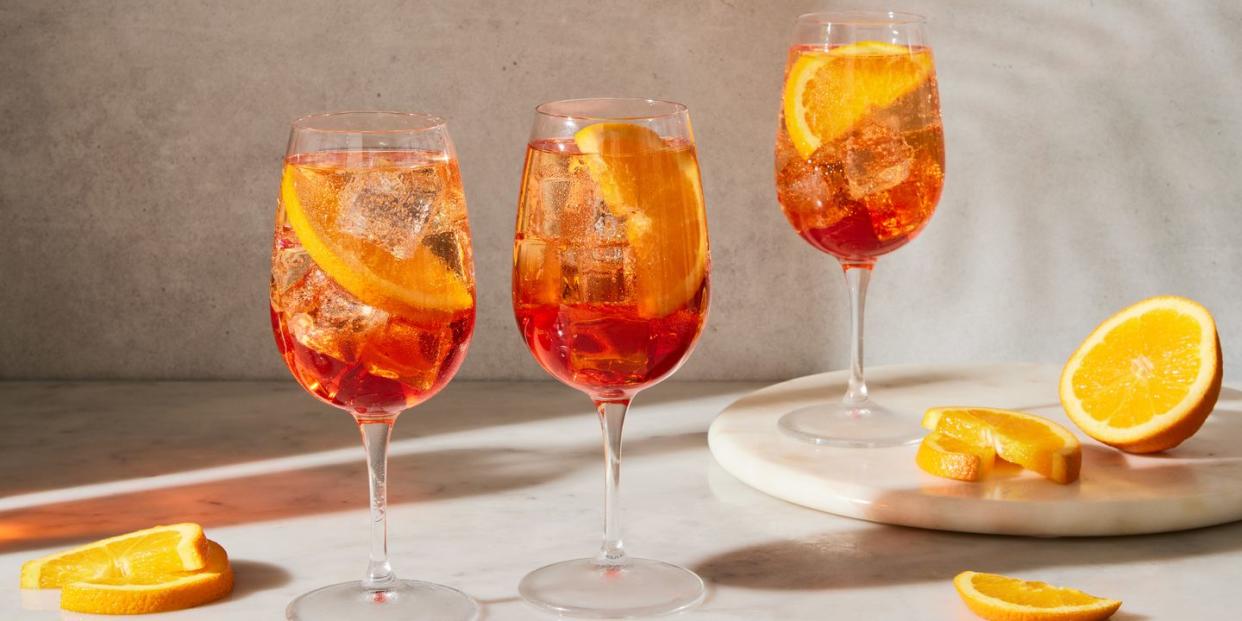 aperol spritz with orange slices