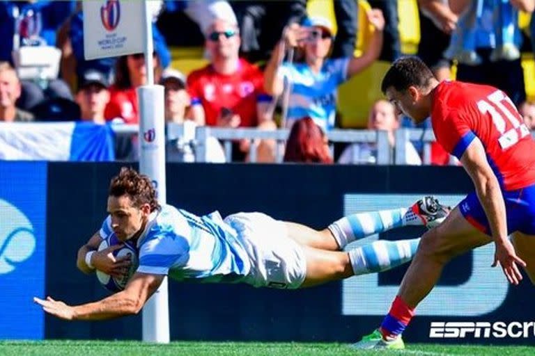 Nicolás Sánchez engañó a la defensa chilena y voló al primer try de los Pumas, en su tercer partido por el grupo D de Francia 2023.