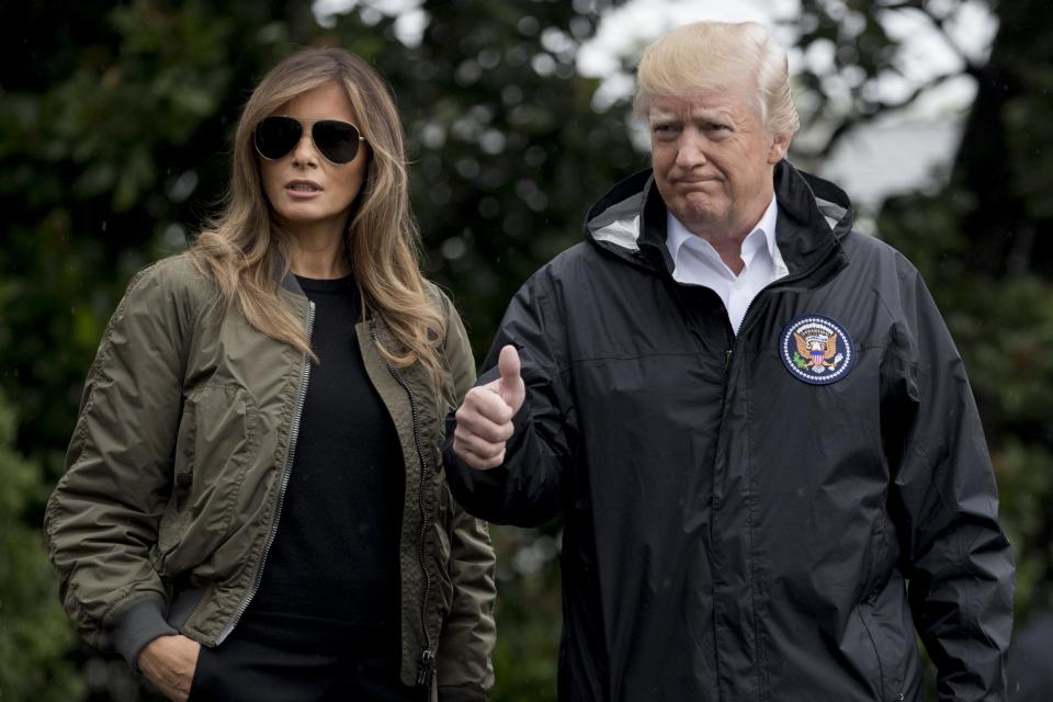 (FOTOS) Donald Trump visita la zona afectada por la tormenta Harvey en Texas