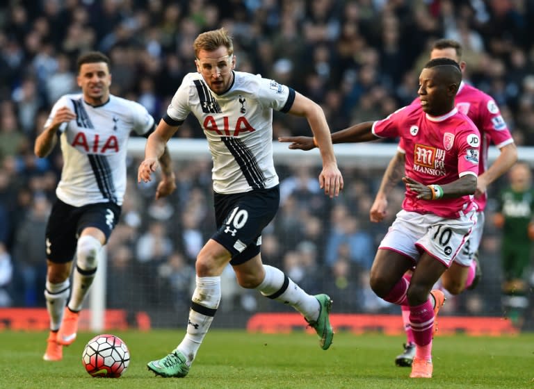 Tottenham Hotspur's Harry Kane (C) is chased by Bournemouth's Max Gradel (R) during their English Premier League match, at White Hart Lane in London, on March 20, 2016