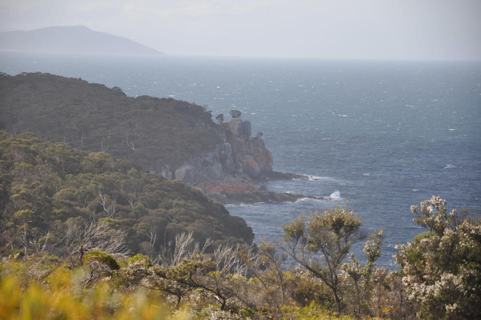 People say that in Australia you can see four seasons in a day. In Tasmania, they say you can see four seasons in an hour. This picture was taken at Freycinet National Park barely 15 minutes after the earlier one. Yet, it is misty and mysterious while the other is bright and sunshiny. Our advice is to always bring along a jacket - even if it's the height of summer.