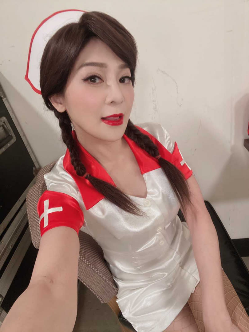 王彩樺為戲扮成俏護士。（圖／民視提供）
