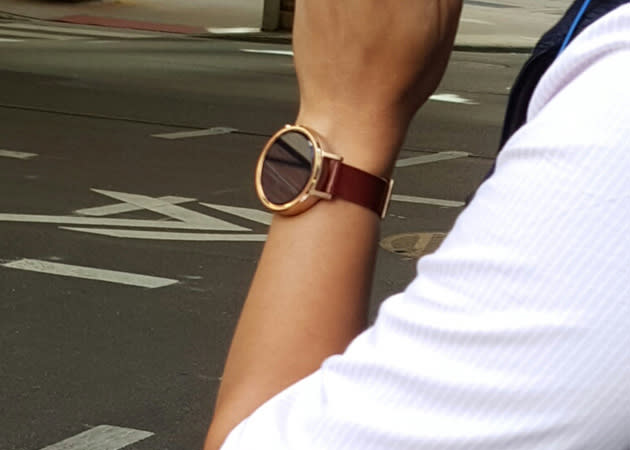 Moto 360 sequel in gold hue