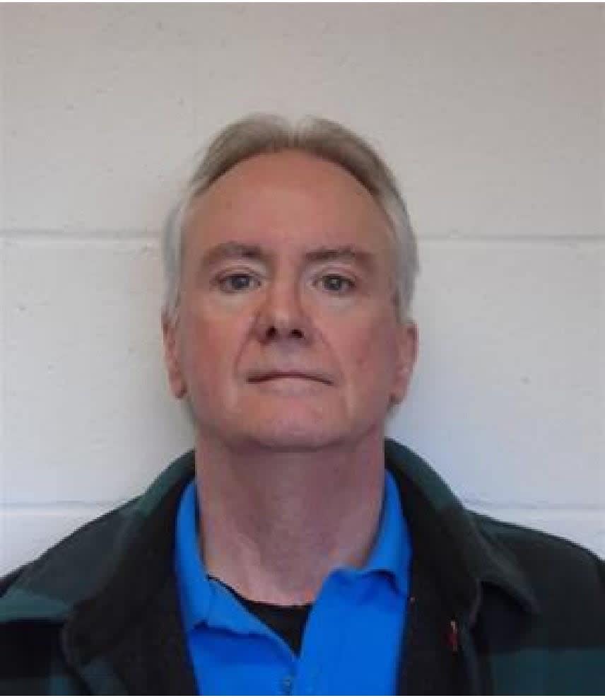 Convicted killer and sex offender Scott Mackay will live in a halfway house in Vancouver during his day parole, but Vancouver police say he poses a 'significant risk' to women and sex workers in the community. (Vancouver Police - image credit)