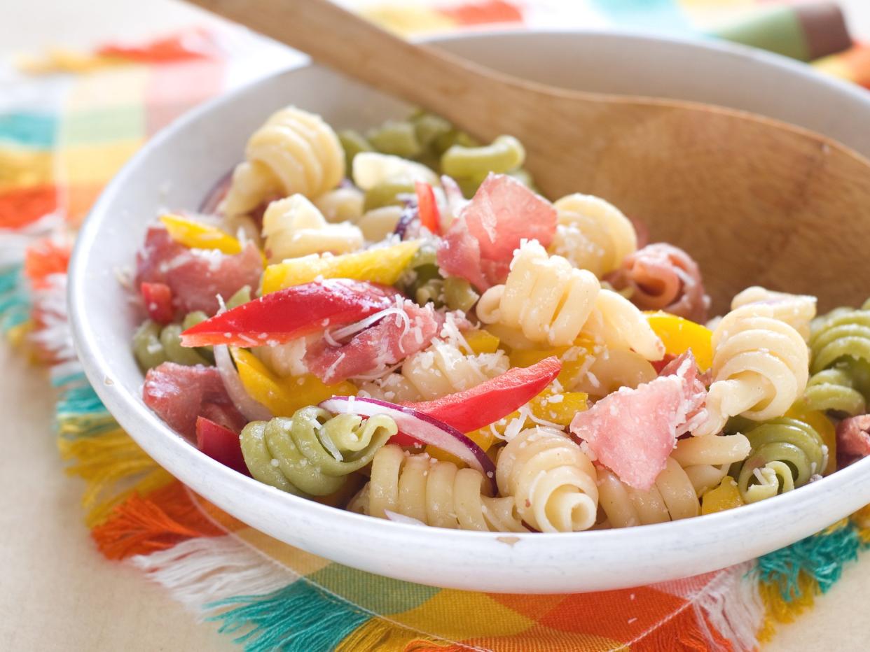 Pasta salad with ham, pepper and onion