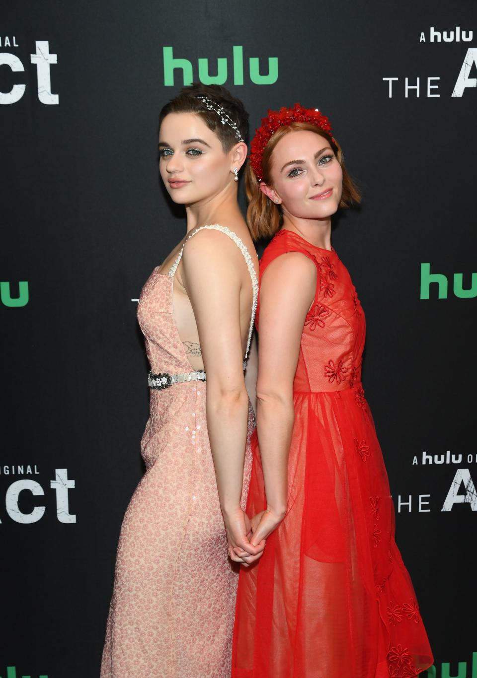 <h1 class="title">Joey King and AnnaSophia Robb in Simone Rocha</h1><cite class="credit">Photo: Nicholas Hunt/Getty Images</cite>