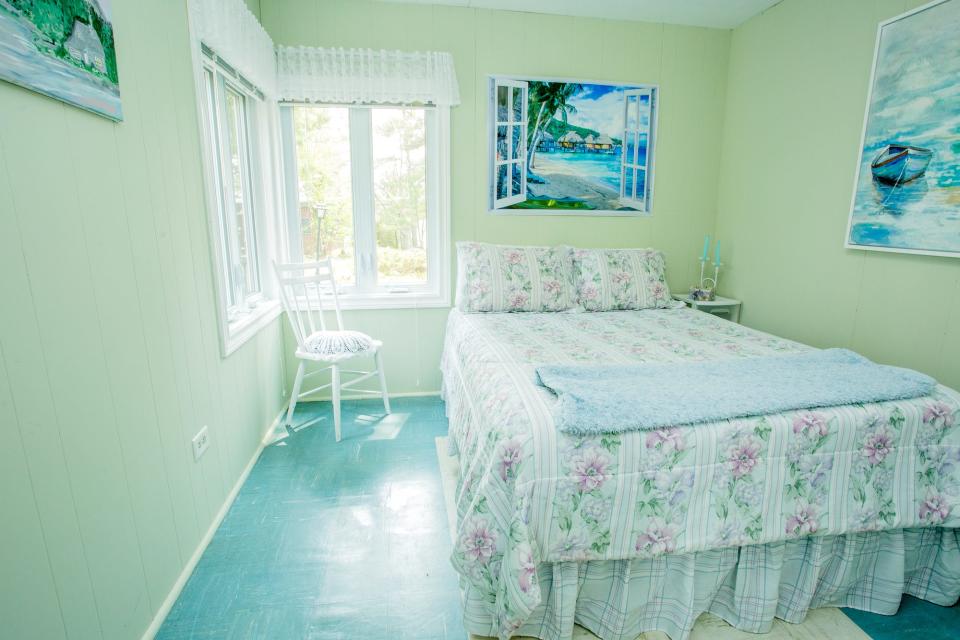 Duval Island bedroom