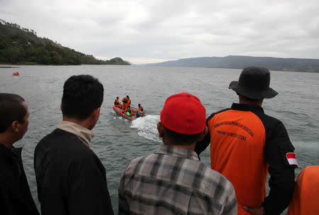 A search and rescue team heads out looking for missing passengers who were on a ferry that sank yesterday in Lake Toba, at Tigaras Port, Simalungun, North Sumatra, Indonesia June 19, 2018. REUTERS/Albert Damanik