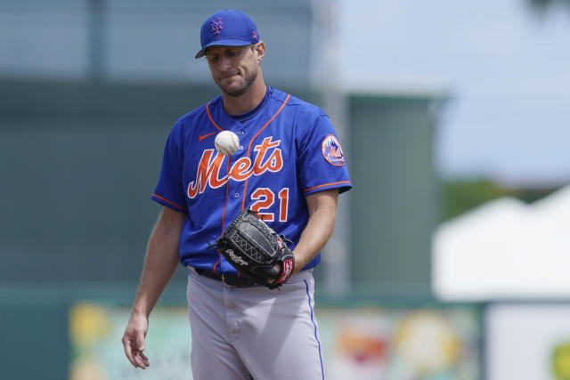 PHOTOS: Mets ace Scherzer pitches to sold-out crowd at Dunkin