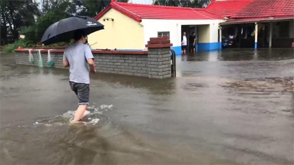 家當全部泡湯...　8旬嬤無處可去躺床等水退