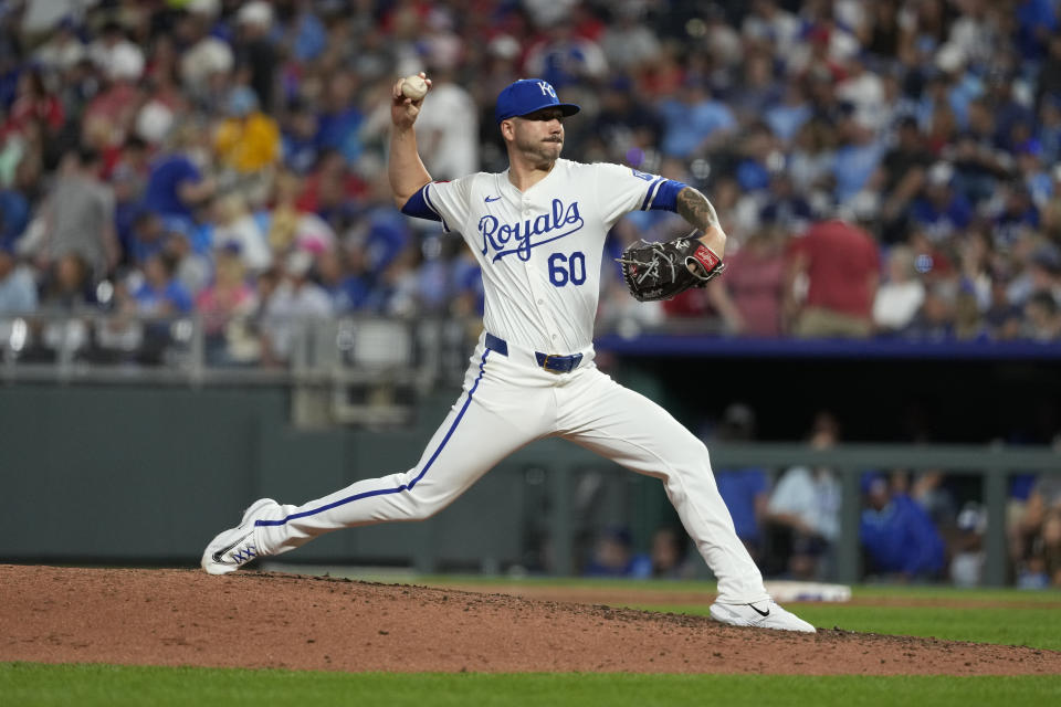 Lucas Erceg #60 dari Kansas City Royals melakukan lemparan pada inning kesembilan melawan St. Louis Cardinals di Stadion Kauffman pada 10 Agustus 2024 di Kansas City, Missouri. (Foto oleh Ed Zurga/Getty Images)