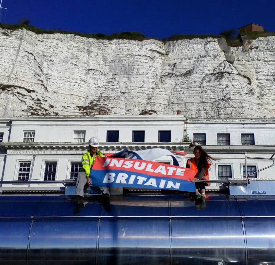 Angleterre: les militants écologistes d'Insulate Britain bloque le port ferry de Douvres. - Insulate Britain