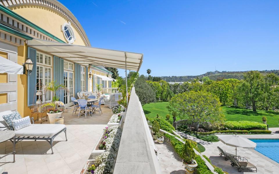 Rod Stewart has put his Los Angeles mansion up for sale