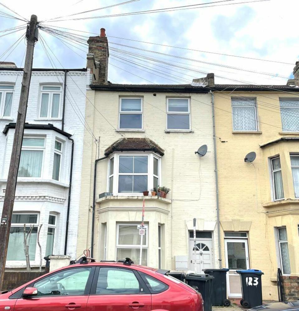 land beneath a house in south east London up for auction for £5,000