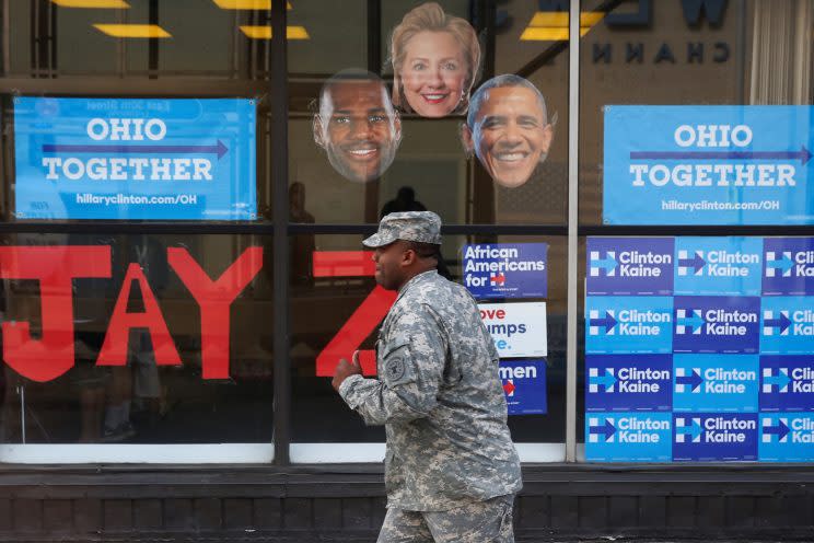 A man jogs past a building distributing tickets for performer Jay Z's November 4 'Get Out the Vote' concert in support of Democratic presidential nominee Hillary Clinton, in Cleveland, Ohio, U.S., October 29, 2016. (Shannon Stapleton/Reuters)