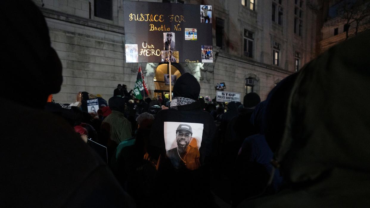 Published March 7, 2023

Participants in a rally for Najee Seabrooks outside of Paterson City Hall on Tuesday, March 7, 2023.