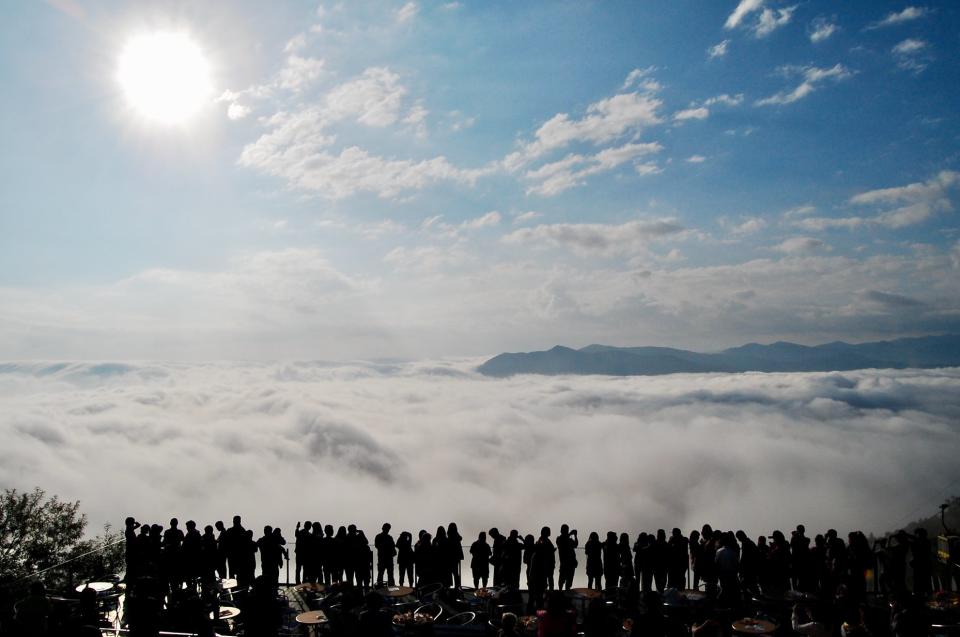 日本旅遊｜北海道星野雲海平台5.11開放！6大超夢幻打卡位：大雲朵空中吊床、絕景雲海酒吧、白雲造型甜品