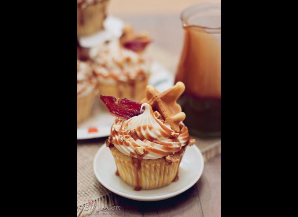 <strong>Get the<a href="http://bakingdom.com/2012/05/bacon-hazelnut-buttermilk-cupcakes.html" target="_hplink"> Bacon-Hazelnut Buttermilk Cupcakes</a> by Bakingdom</strong>