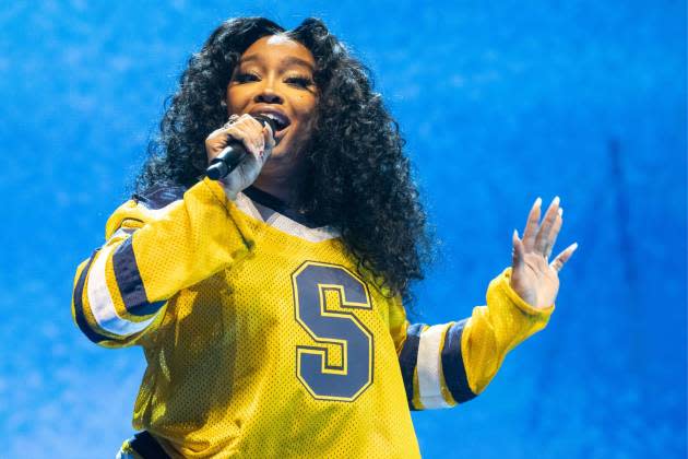 Watch SZA Perform 'Kill Bill' in Brooklyn for Apple Music Live