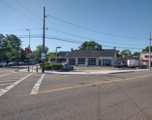 A proposed four-story condo building would replace an autobody shop on Independence Avenue in Quincy next to the Adams birthplaces.