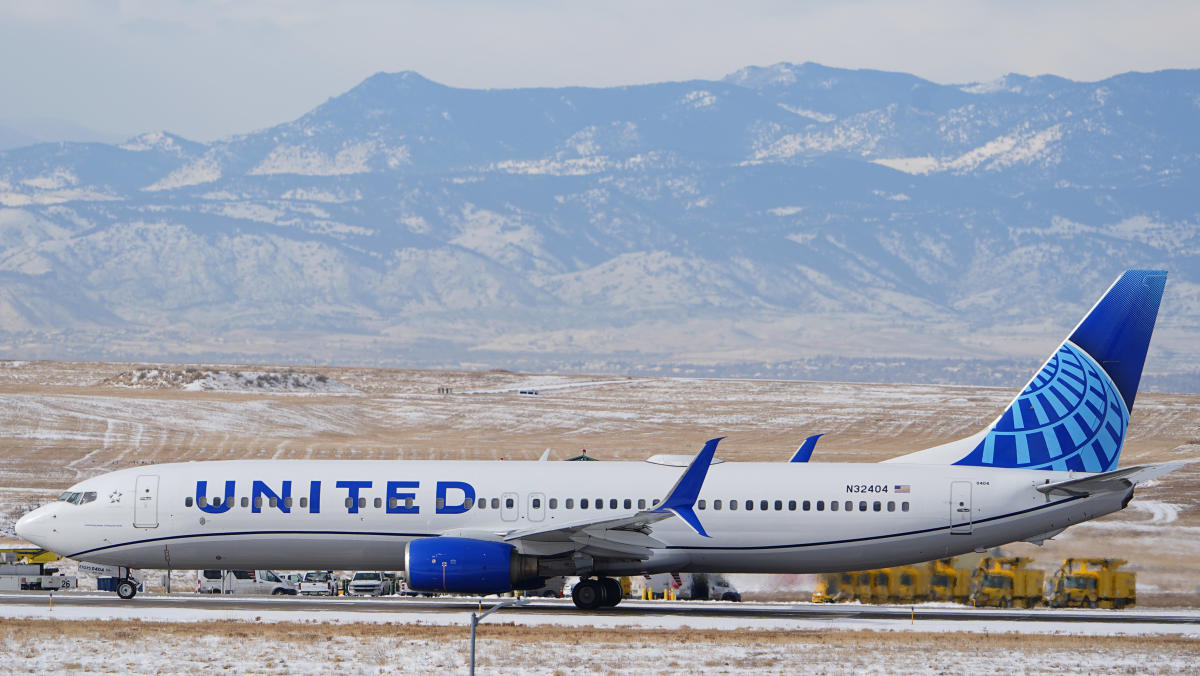 United Airlines Faces Challenges: Lower Capital Expenditures, Boeing Plane Delays, and Industry Oversupply Threaten Profitability