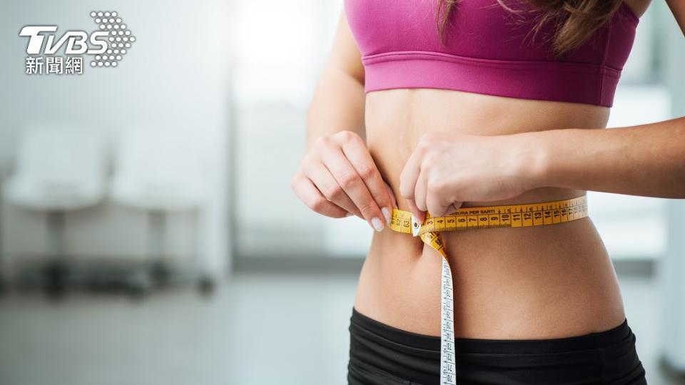 女子坦承偷巧克力且只嚼幾口就吐掉，原因是怕胖。（示意圖／shutterstock達志影像）