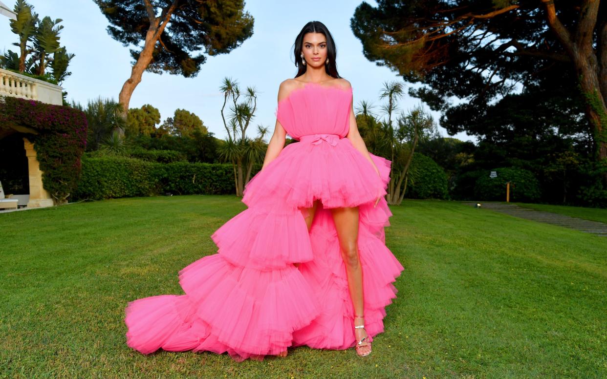 Kendall Jenner wears Giambattista Valli x H&M - 2019 Pascal Le Segretain/amfAR