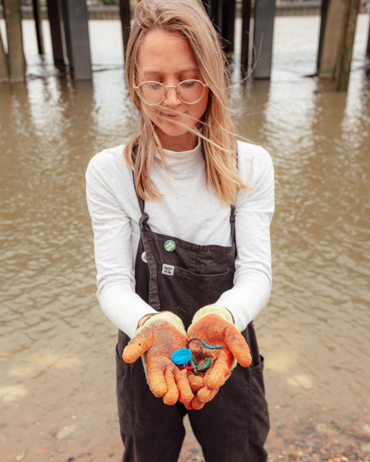 Flora larking for plastic (McGivern Photography) 