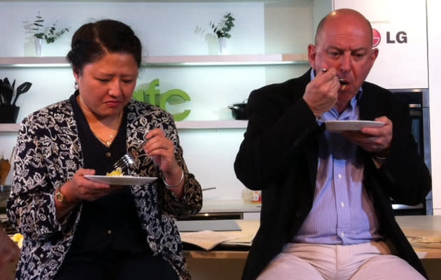 Gladys Wong (left), Chief Dietitian of Khoo Teck Puat Hospital, and Dr Andrew Powell, a consultant in agriculture, biotechnology and communication testing the food sampling served. (Yahoo! photo)