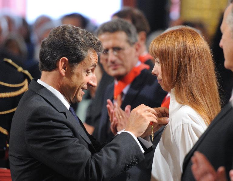 French Prima ballerina Sylvie Guillem (R) is awarded with the Officier de la Legion d'Honneur by French President Nicolas Sarkozy on September 9, 2010 at the Elysee Palace in Paris