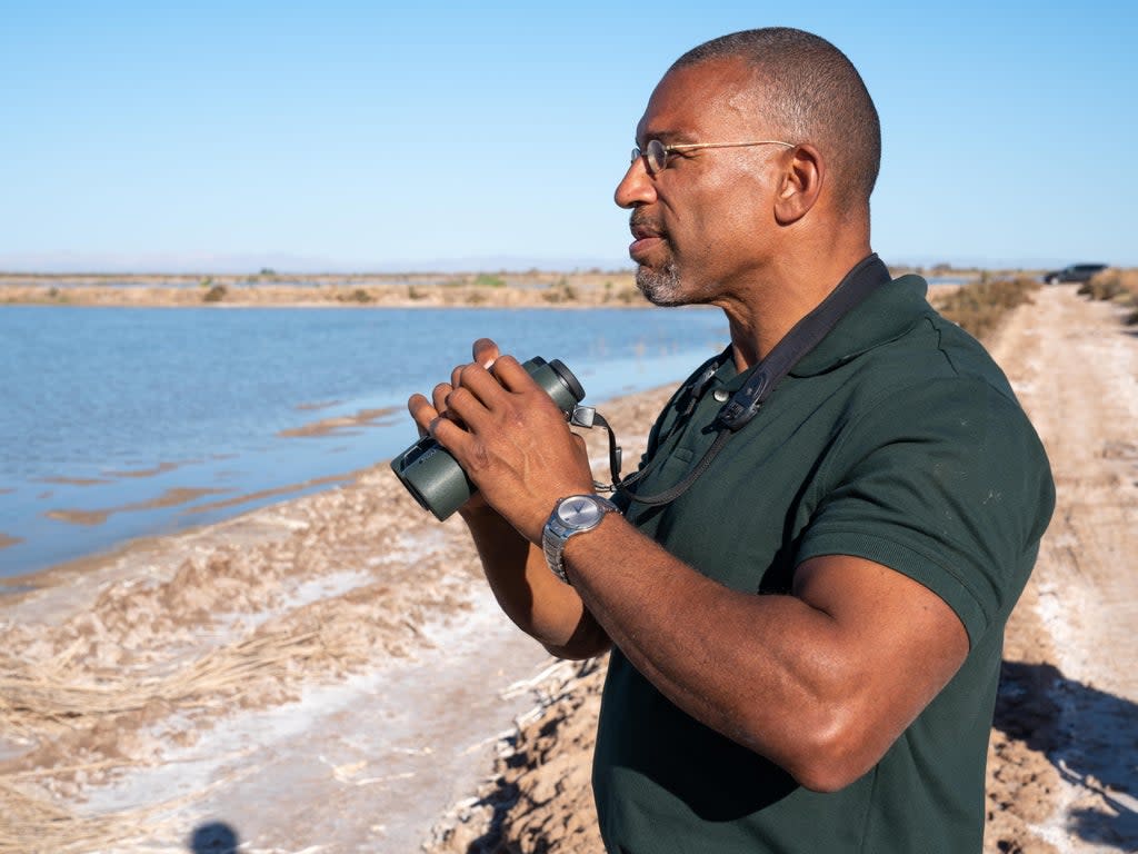 Christian Cooper at the Sonny Bono Salton Sea National Wildlife Refuge, CA (Jon Kroll/National Geographic)