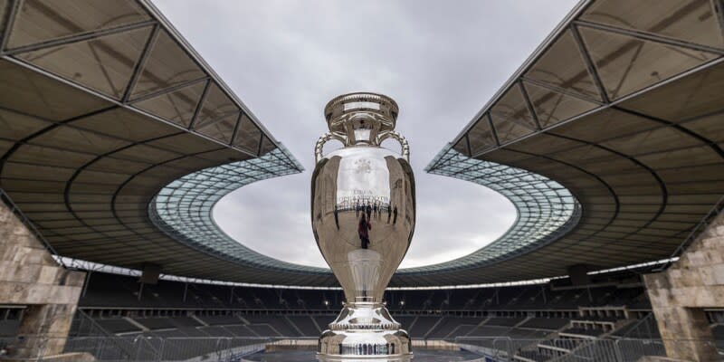 Im Olympiastadion in Berlin wird der nächste Fußball-Europameister gekürt.<span class="copyright">UEFA via Getty Images</span>
