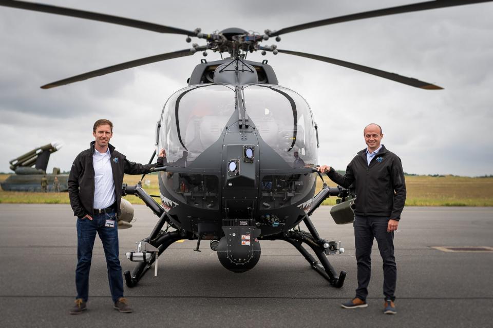 Gründerduo Fabian Schmitt und Yannick Brand (v.l.) wollen Jets und Hubschrauber mit ihrer eigens entwickelten Software vor dem Abschuss bewahren.  - Copyright: Unternehmen