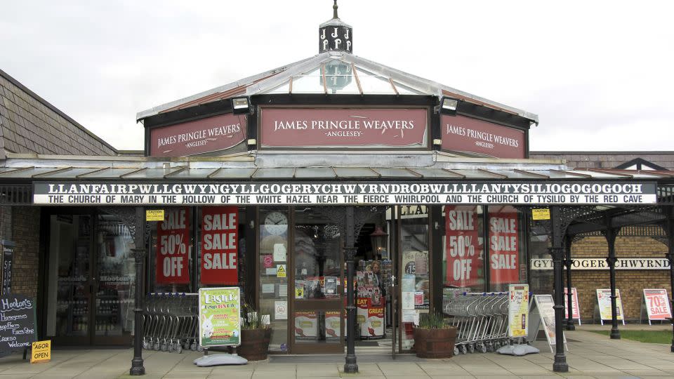 The village shopping mall displays Llanfairpwllgwyngyllgogerychwyrndrobwllllantysiliogogogoch's full name and meaning. - Silvia Kusidlo/picture-alliance/dpa/AP