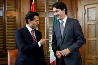 Canada's Prime Minister Justin Trudeau (R) meets with Mexico's President Enrique Pena Nieto in Trudeau's office on Parliament Hill in Ottawa, Ontario, Canada, June 28, 2016. REUTERS/Chris Wattie