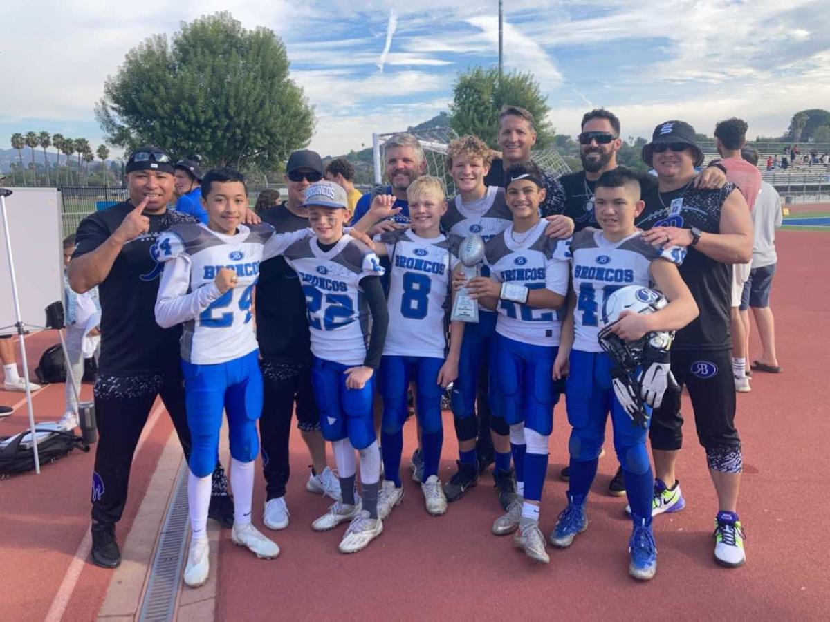 Los Angeles Rams: Eric Weddle's youth players root for their coach