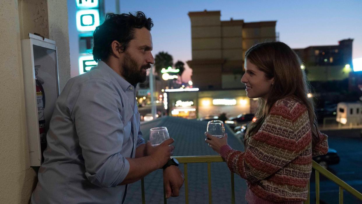  Jake Johnson and Anna Kendrick in Self Reliance. 