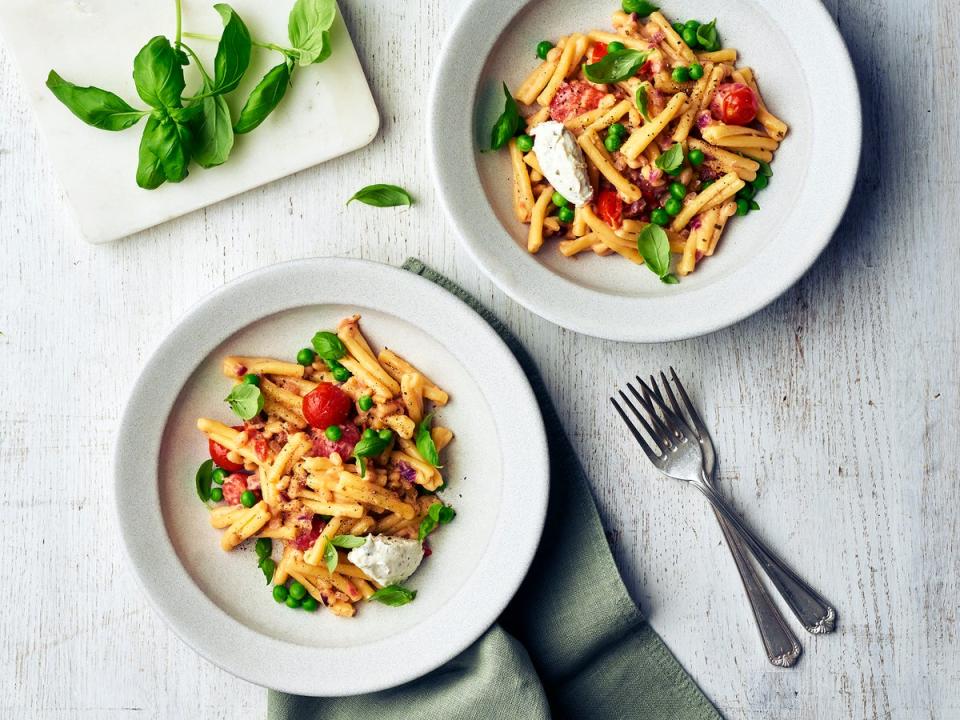 Plant-based cheese makes this vegan pasta extra creamy (Boursin)