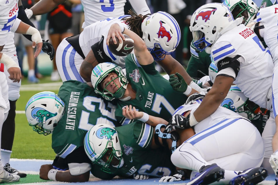 Tulane quarterback Michael Pratt (7) scores a touchdown on a keeper during the first half of the American Athletic Conference Championship NCAA college football game against SMU, Saturday, Dec. 2, 2023 in New Orleans. (AP Photo/Gerald Herbert)