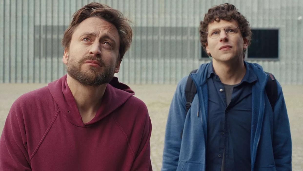  Kieran Culkin and Jesse Eisenberg in 'A Real Pain'. 