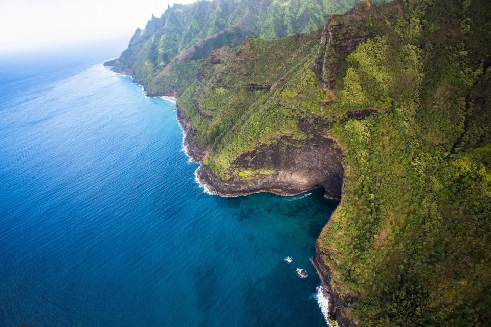 Hawaii: Sea Caves Along the Na Pali Coast