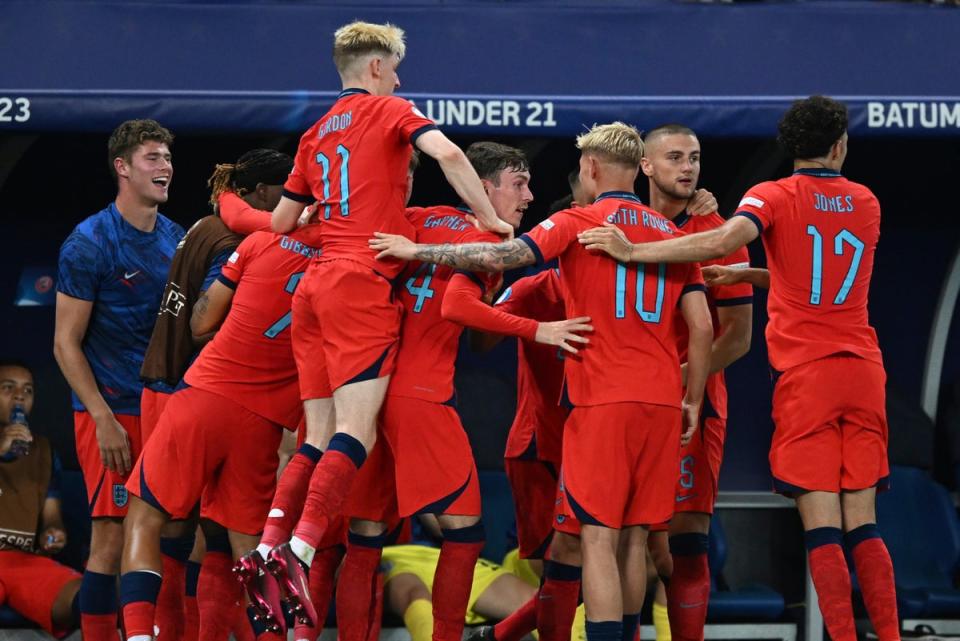 Inglaterra celebra su victoria sobre Israel en semifinales (AP)