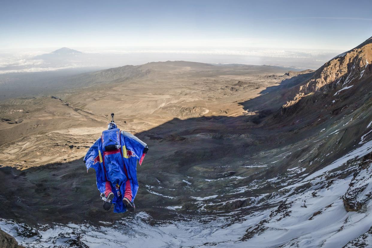 Valery Rozov, salta el Kilimanjaro. Foto: Thomas Senf/Red Bull Content Pool