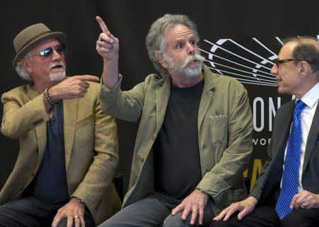 Grateful Dead members Bob Weir (C) and Bill Kreutzmann (L) attend The Madison Square Garden Walk of Fame Induction Ceremony at Madison Square Garden in New York, May 11, 2015. REUTERS/Brendan McDermid