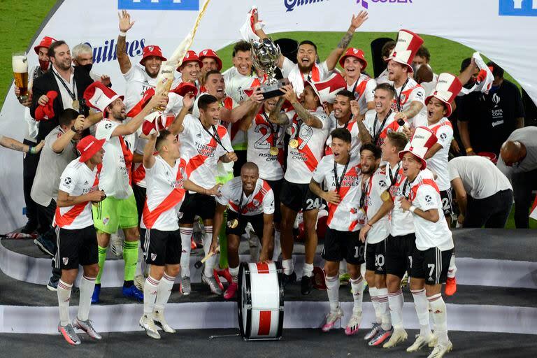 El festejo de River, campeón de la Supercopa Argentina.