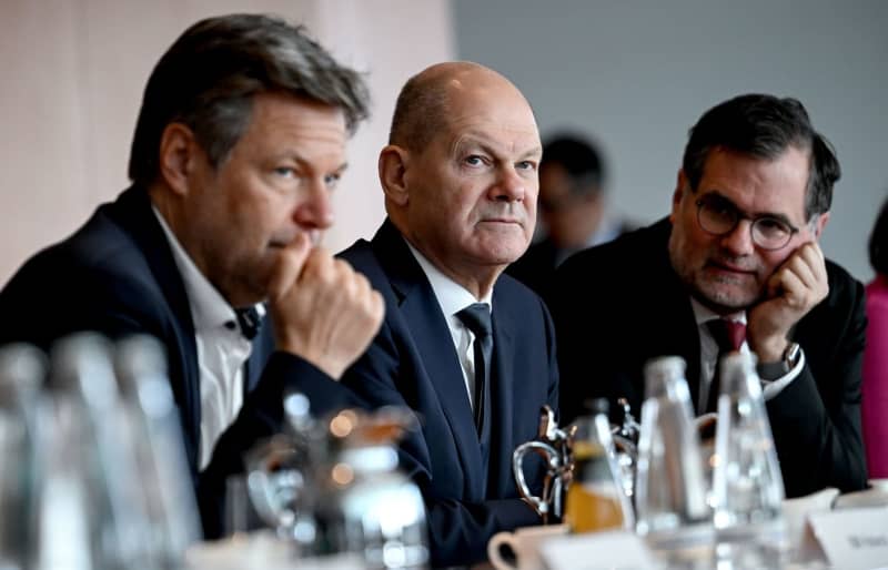 (L-R) Robert Habeck, German Vice-Chancellor and Minister for Economic Affairs and Climate Protection, German Chancellor Olaf Scholz, and Wolfgang Schmidt, Head of the Federal Chancellery, sit at the start of the cabinet meeting in the Federal Chancellery. Britta Pedersen/dpa