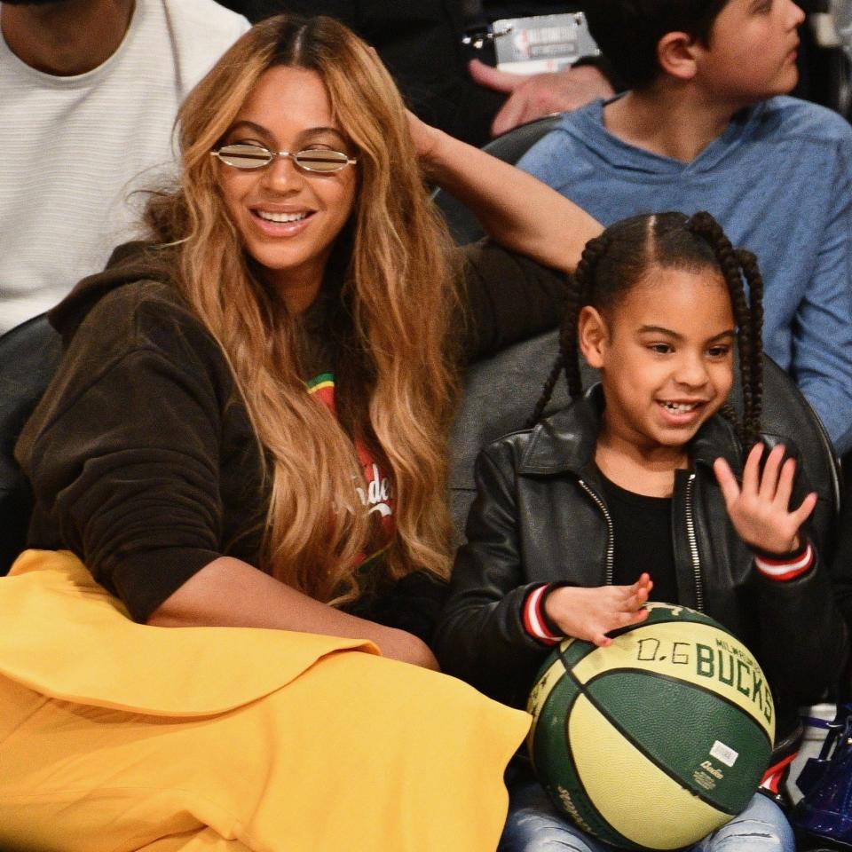 The pop superstar Beyoncé and her daughter made waves courtside at the celebrity basketball tournament.